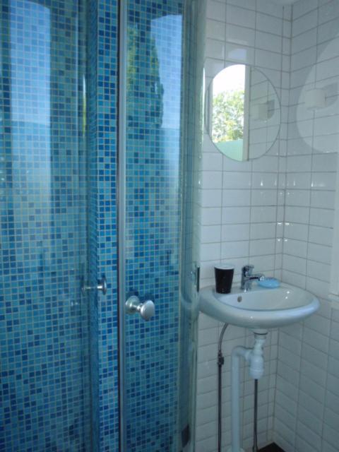 Gustav Bed & Kitchenette Hotel Gothenburg Room photo
